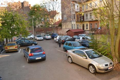 Două asocieri conduse de constructori orădeni concurează pentru amenajarea parcării supraterane din strada Iosif Vulcan (FOTO)