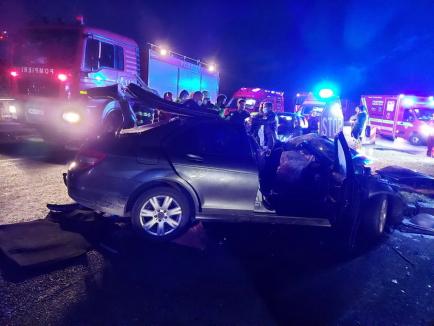 Accident înfiorător pe drumul Oradea – Cluj. Un tânăr a rămas încarcerat după ce a intrat cu maşina sub un TIR (FOTO)