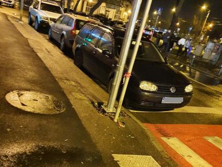La Târgul de Crăciun Oradea, cu maşinile lăsate aiurea. Poliţiştii îi avertizează pe şoferii care parchează neregulamentar, deşi au locuri în parkingul subteran (FOTO)