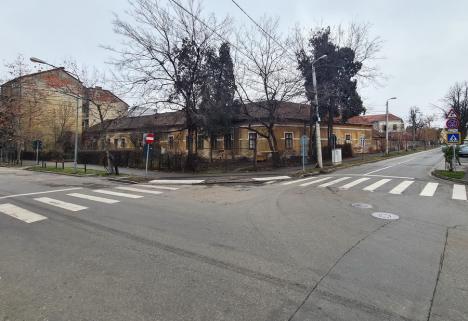 A venit Moşul! Ministrul Cseke promite un corp nou de clădire pentru Şcoala Szacsvay Imre şi investiţii în alte şcoli din Oradea (FOTO)