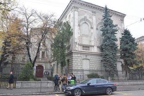 A venit Moşul! Ministrul Cseke promite un corp nou de clădire pentru Şcoala Szacsvay Imre şi investiţii în alte şcoli din Oradea (FOTO)