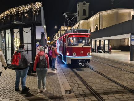 Pauză de la pandemie: Târgul de Crăciun din Oradea a adunat mii de oameni în centrul oraşului (FOTO / VIDEO)