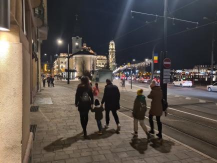 Pauză de la pandemie: Târgul de Crăciun din Oradea a adunat mii de oameni în centrul oraşului (FOTO / VIDEO)