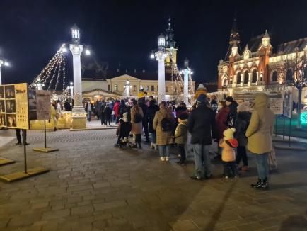 Pauză de la pandemie: Târgul de Crăciun din Oradea a adunat mii de oameni în centrul oraşului (FOTO / VIDEO)