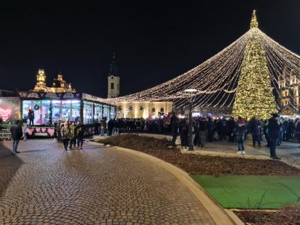 Pauză de la pandemie: Târgul de Crăciun din Oradea a adunat mii de oameni în centrul oraşului (FOTO / VIDEO)