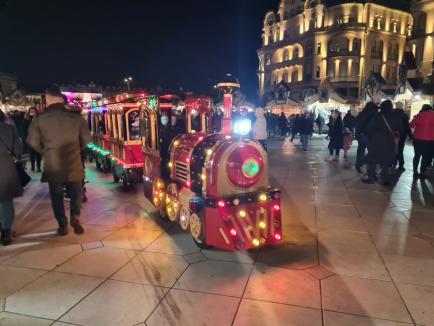 Pauză de la pandemie: Târgul de Crăciun din Oradea a adunat mii de oameni în centrul oraşului (FOTO / VIDEO)