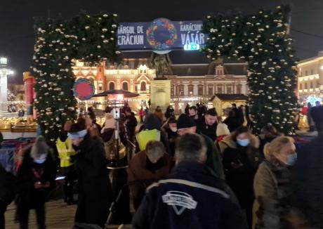 Pauză de la pandemie: Târgul de Crăciun din Oradea a adunat mii de oameni în centrul oraşului (FOTO / VIDEO)