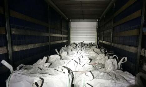 Suntem groapa de gunoi a Europei! Poliţiştii de Frontieră bihoreni au oprit la graniţă 47 de tone de deşeuri din Germania, Italia şi Olanda