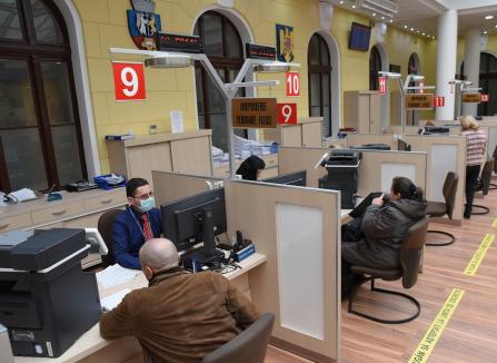 Moşul cel bun. Salariile personalului de execuţie din Primăria Oradea vor fi aliniate cu cele din Consiliul Judeţean Bihor prin majorarea cu circa 16%