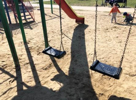 Jocuri murdare: Părinții se plâng de starea deplorabilă a locurilor de joacă din Oradea (FOTO)