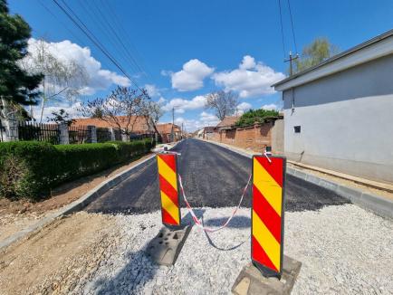 Drumul Hotarului, din cartierul orădean Episcopia, este în curs de modernizare (FOTO)