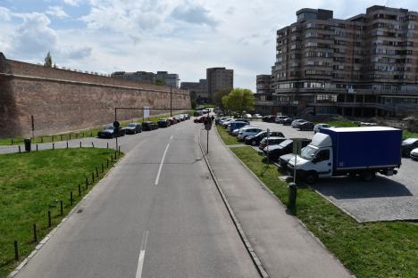 Drumul care leagă străzile Clujului şi Griviţei prin şanţul Cetăţii Oradea va fi reabilitat ca arteră rutieră (FOTO)