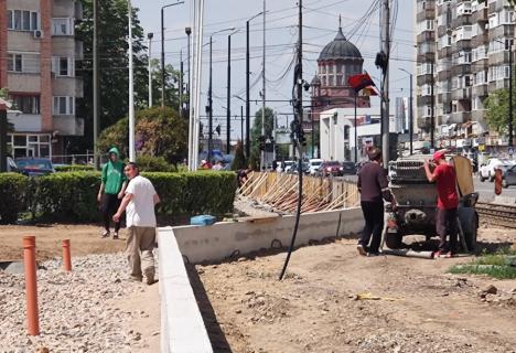 Urmează asfaltarea! Constructorii modernizează ultimul tronson al bulevardului Nufărul - Cantemir de la ieşirea din Oradea (FOTO)