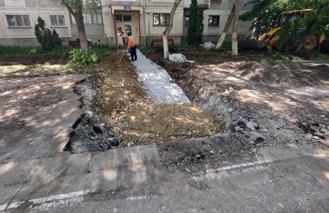 Urmează asfaltarea! Constructorii modernizează ultimul tronson al bulevardului Nufărul - Cantemir de la ieşirea din Oradea (FOTO)