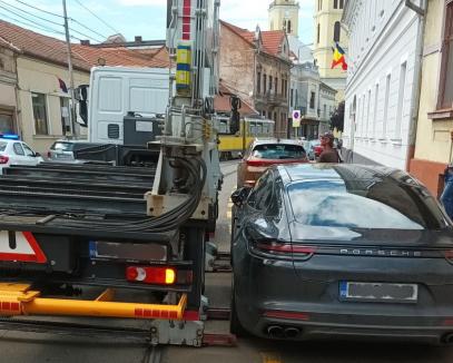 Atenţie, lucrează! Opt mașini au fost ridicate sâmbătă de Poliția Locală în Oradea (FOTO)
