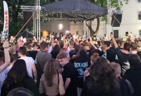 Mini-gangsta. Azteca şi Bvcovia au 'rupt capul' asistenţei minore în cel mai mare concert trap organizat la Oradea (FOTO)