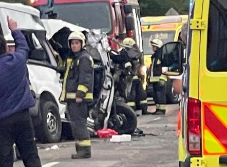 Tragedie în Ungaria, lângă Berettyóújfalu! Doi morţi şi 9 răniţi într-un accident în care a fost implicat și un microbuz din România (FOTO / VIDEO)
