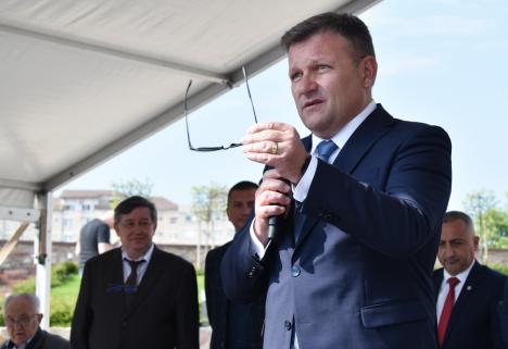 Ministrul Muncii, Marius Budăi, anunţă noi majorări de salarii pentru bugetari începând din luna august