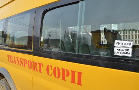Soluţii de trafic. USR Oradea cere Primăriei să înfiinţeze rute de autobuz gratuite pentru elevi ca să nu îi mai ducă părinţii cu maşina la şcoală