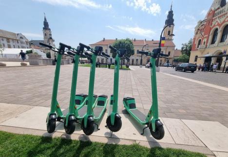 Primăria Oradea a prelungit până la sfârşitul anului funcţionarea parcărilor pentru trotinetele Bolt