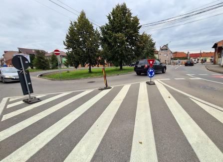 Oradea: Sensul de mers pe strada Seleuşului spre Calea Clujului a fost lărgit la două benzi pentru fluidizarea traficului (FOTO)