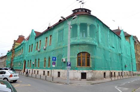 Proprietarii a 330 de clădiri neîngrijite din Oradea vor fi supraimpozitaţi cu 500% în 2023