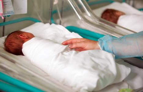 România, trezeşte-te! 276 de copii au fost părăsiţi în maternităţi în primele nouă luni din 2022
