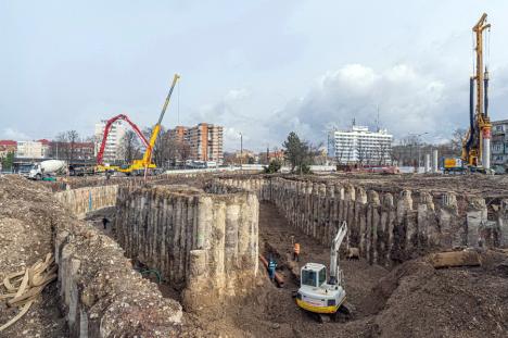 Pasajele din Piața Gojdu din Oradea: Constructorii au forat 1.600 din cei 2.000 de stâlpi de beton care le vor susţine (FOTO)