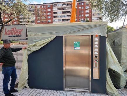 Anti-vandalizare și auto-curățare. Piaţa Magnoliei din Oradea va avea, după reabilitare, două toalete automate (FOTO/VIDEO)