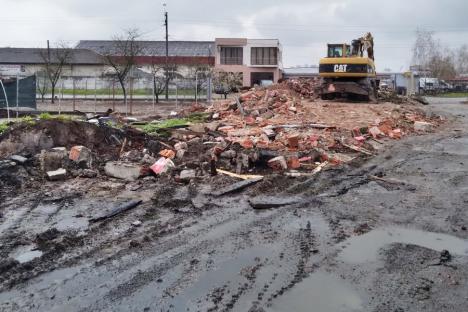 Primăria Oradea a demolat 12 case ridicate ilegal la ieșirea de pe șoseaua de centură spre Oșorhei (FOTO)
