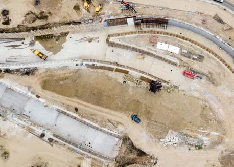 Săpăturile la viitoarele pasaje din Piaţa Emanuil Gojdu au fost finalizate. Începe construcţia pereţilor (FOTO/VIDEO)