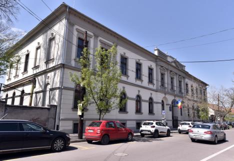 Consiliul Local Oradea, reunit 'de îndată'. Incinta şcolii Szacsvay va fi reabilitată cu amenajarea unei piaţete în jurul capelei Sfântul Ladislau