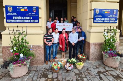 Cu roșiile la Primăria Oradea! PSD-iștii au cerut din nou înființarea piețelor volante în oraș, însoțiți de producători agricoli (FOTO/VIDEO)