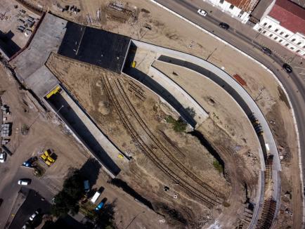 Lucrările au ajuns la 65%. Constructorii acoperă pasajul subteran dinspre Podul Dacia (FOTO)
