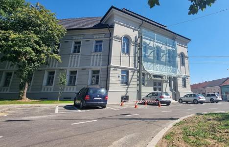 Palat salvat: Fostul Spital de Neurologie din Oradea a fost transformat în incubator de afaceri. Vezi cum arată! (FOTO)
