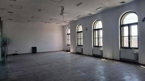 Palat salvat: Fostul Spital de Neurologie din Oradea a fost transformat în incubator de afaceri. Vezi cum arată! (FOTO)