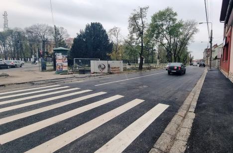 Circulația în jurul parcului Nicolae Bălcescu din Oradea a redevenit cu sens unic (FOTO/VIDEO)
