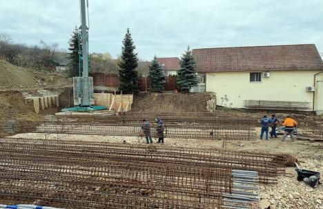 Contra-cronometru: Constructorii noii policlinici a Spitalului Judeţean din Oradea au de finalizat lucrări de 9 milioane lei până la sfârşitul anului (FOTO)