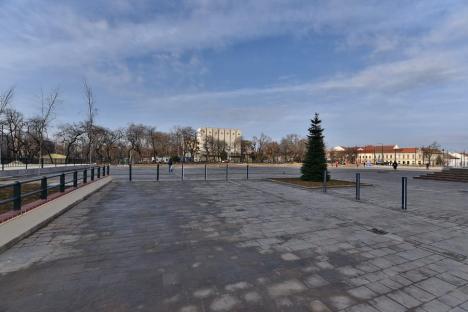 Primul „park and ride” din Oradea. Parcarea de lângă catedrala din Centrul Civic a fost pusă la dispoziţia şoferilor (FOTO/VIDEO)