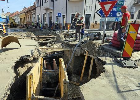 Restricţiile de circulaţie din intersecţia străzii Avram Iancu cu Parcul Bălcescu din Oradea se prelungesc din nou (FOTO)