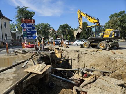 Restricţiile de circulaţie din intersecţia străzii Avram Iancu cu Parcul Bălcescu din Oradea se prelungesc din nou (FOTO)