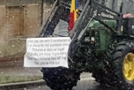 Evitaţi drumul de Cluj! O coloană de 35 de tractoare mărşăluieşte pe DN1, prin Oșorhei, în semn de protest (FOTO)