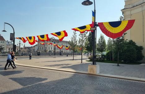 Pregătiri de sărbătoare. Oradea se împodobeşte cu sute de steaguri, cocarde şi ghirlande tricolore, pentru festivităţile de 20 aprilie (FOTO)