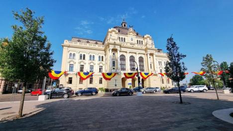 Pregătiri de sărbătoare. Oradea se împodobeşte cu sute de steaguri, cocarde şi ghirlande tricolore, pentru festivităţile de 20 aprilie (FOTO)