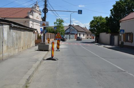 Urmează asfaltarea. Strada Râului va fi deschisă traficului rutier în ultima săptămână din mai (FOTO)