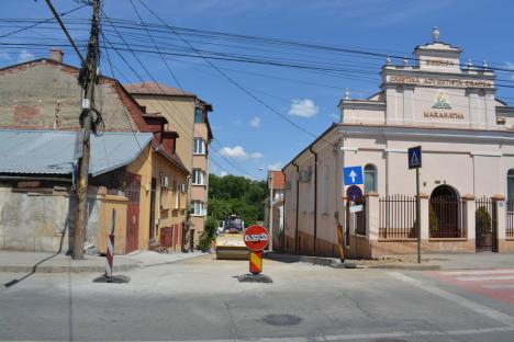 Urmează asfaltarea. Strada Râului va fi deschisă traficului rutier în ultima săptămână din mai (FOTO)