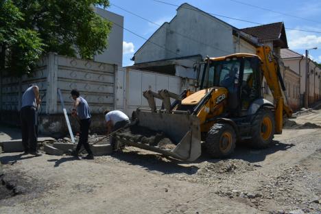 Urmează asfaltarea. Strada Râului va fi deschisă traficului rutier în ultima săptămână din mai (FOTO)