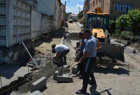 Urmează asfaltarea. Strada Râului va fi deschisă traficului rutier în ultima săptămână din mai (FOTO)