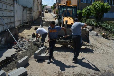 Urmează asfaltarea. Strada Râului va fi deschisă traficului rutier în ultima săptămână din mai (FOTO)