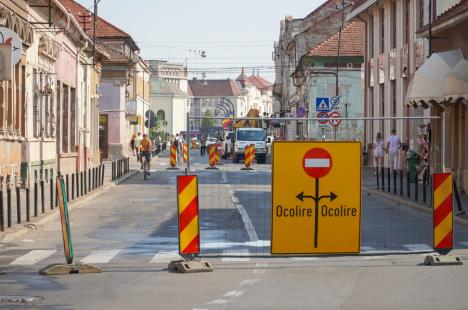 Alt drum închis peste vară! Constructorii au spart miercuri strada Avram Iancu, pentru înlocuirea reţelelor (FOTO)